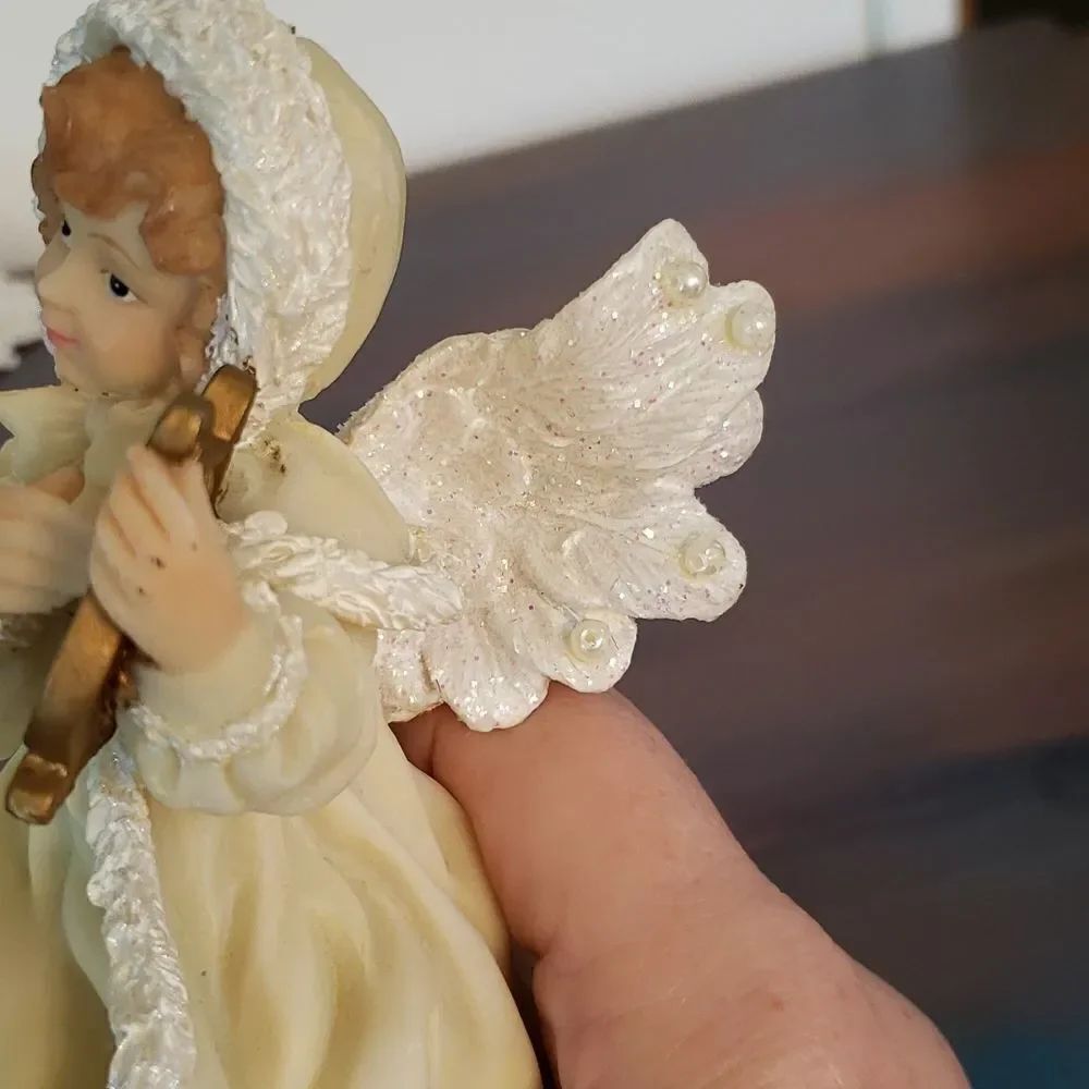 Lovely Vintage Resin Angel with Harp Figurine and Sparkly Wings - Picture 7 of 9